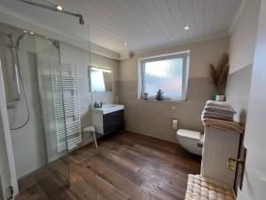 Koupelna v ubytování Fischerbalje Bantje Wohnung 1