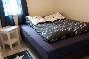 Кровать или кровати в номере Frittliggende hytte ved Indalsälven i Duved - Åre