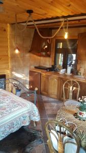 a room with a table and a kitchen in a cabin at Babie lato . in Brudnów