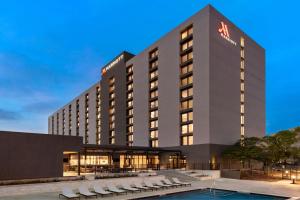 uma representação de um hotel com piscina em Marriott San Antonio Airport em San Antonio