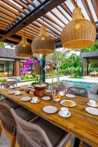 En restaurant eller et andet spisested på Villa Noi by BaliSuperHost