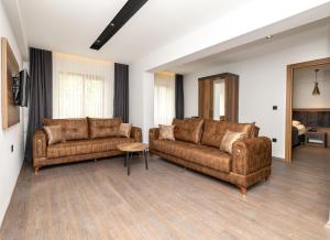 A seating area at Türkler Suite Hotel