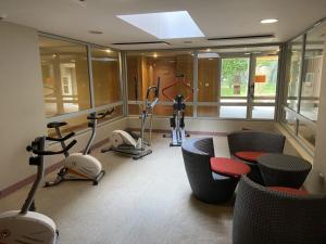 a gym with several treadmills and exercise bikes at Duplex 10 personnes in Saint-Lary-Soulan
