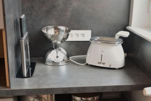 a kitchen counter with a blender and a mixer at Appartement-terrasse parking privé Meublé de Tourisme 4 étoiles in Belfort