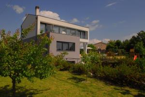 Vrt pred nastanitvijo Villa Astera
