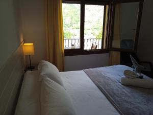 A bed or beds in a room at Apartaments Arenys De Boi