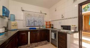 Kuchyň nebo kuchyňský kout v ubytování Chez Benoit Self Catering