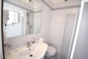 Koupelna v ubytování Hotel Edelweiss