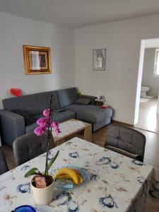a living room with a table with bananas on it at Apartman Nika in Novi Vinodolski