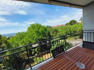 Ein Balkon oder eine Terrasse in der Unterkunft Apartment Dina