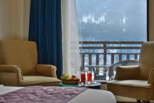 The Chinar Resort & Spa, Pahalgam的休息区