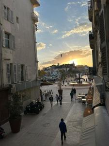 Επισκέπτες που μένουν στο CANNES FESTIVALS b