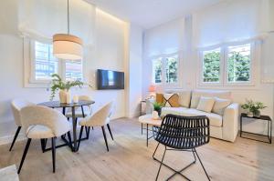 Televízia a/alebo spoločenská miestnosť v ubytovaní Lofts Parque de Huelin
