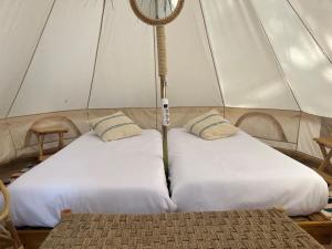 A bed or beds in a room at Tres Estrellas Costa Brava