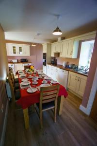 Kuchyň nebo kuchyňský kout v ubytování Carrig Island Lodge + 37 fotografií