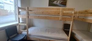 Двуетажно легло или двуетажни легла в стая в Holiday Hostel