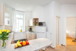 a kitchen with a tray of fruit on a table at Apartment Pette C40 in Berlin