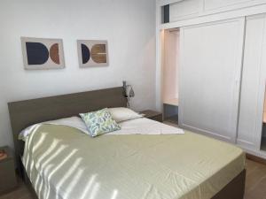 a bed in a room with a window and a bed sidx sidx sidx at Casa BAU in Los Pocillos