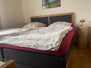 - un lit simple dans une chambre dans l'établissement Neulandhof Spöring, à Kalyves