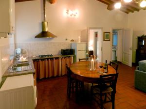 Kuchyň nebo kuchyňský kout v ubytování Agriturismo Gli Archi