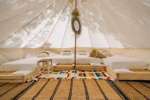 A bed or beds in a room at Tres Estrellas Costa Brava