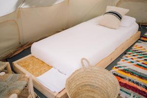 A bed or beds in a room at Tres Estrellas Costa Brava