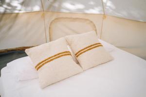 A bed or beds in a room at Tres Estrellas Costa Brava