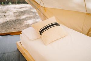 A bed or beds in a room at Tres Estrellas Costa Brava