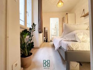 מיטה או מיטות בחדר ב-SACHA centre-ville Narbonne