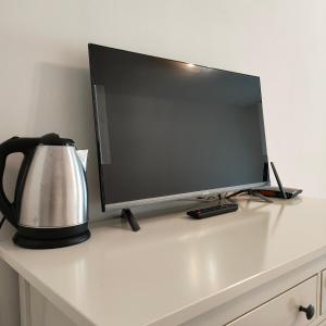 Coffee and tea making facilities at Anto AIRCON studio monolocale a 15 min dal centro