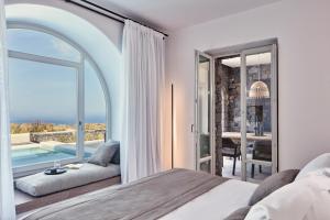 Canaves Epitome - Small Luxury Hotels of the World客房内的一张或多张床位