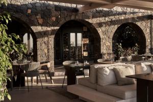Posezení v ubytování Canaves Epitome - Small Luxury Hotels of the World