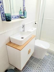 Ένα μπάνιο στο Casa Dionisio - Súper central y tranquilo con terraza y parking