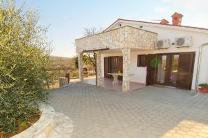 a white house with a brick driveway in front of it at Villa Lara in Karojba