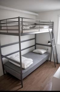 Postel nebo postele na pokoji v ubytování Storklinta Skidcenter - Lägenhet