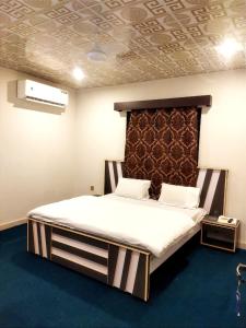 a bedroom with a large bed in a room at Hotel Royal Sweet in Lahore
