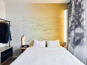 Postel nebo postele na pokoji v ubytování B&B HOTEL Argenteuil