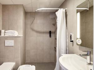 Koupelna v ubytování B&B HOTEL Argenteuil