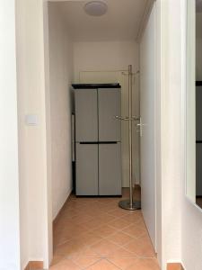 an empty hallway with a shower in a room at Ferienwohnung in Bad Segeberg in Bad Segeberg