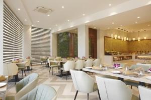 Ristorante o altro punto ristoro di Click Hotel Bangalore - International Airport