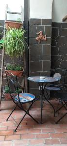 a table and two chairs on a patio at Casa Romeo in Adrano