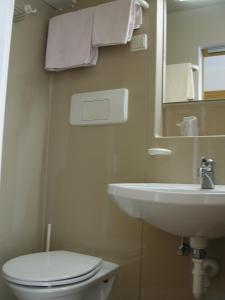 Koupelna v ubytování Hotel Waltraud Garni