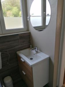 Kylpyhuone majoituspaikassa Pension AdlerHorst