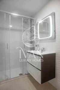 Kupatilo u objektu Casa Sol Ivan Luxury Homes 10ªPlta Sur 1ªLinea