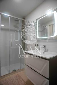 Kupatilo u objektu Casa Sol Ivan Luxury Homes 10ªPlta Sur 1ªLinea