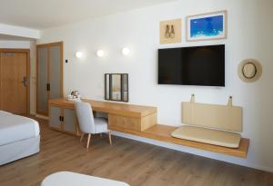 Телевизор и/или развлекательный центр в Hotel & Spa Blau Parc