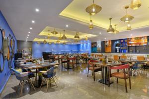 Zone By The Park Pathankot餐厅或其他用餐的地方