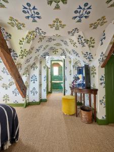 a bedroom with blue and white floral wallpaper at Townhouse Suites- Abbey Row in Malmesbury