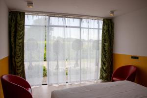 Postel nebo postele na pokoji v ubytování De 6 Linden Boutique Hotel