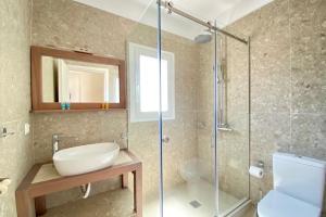 A bathroom at Mageiras Boutique Hotel